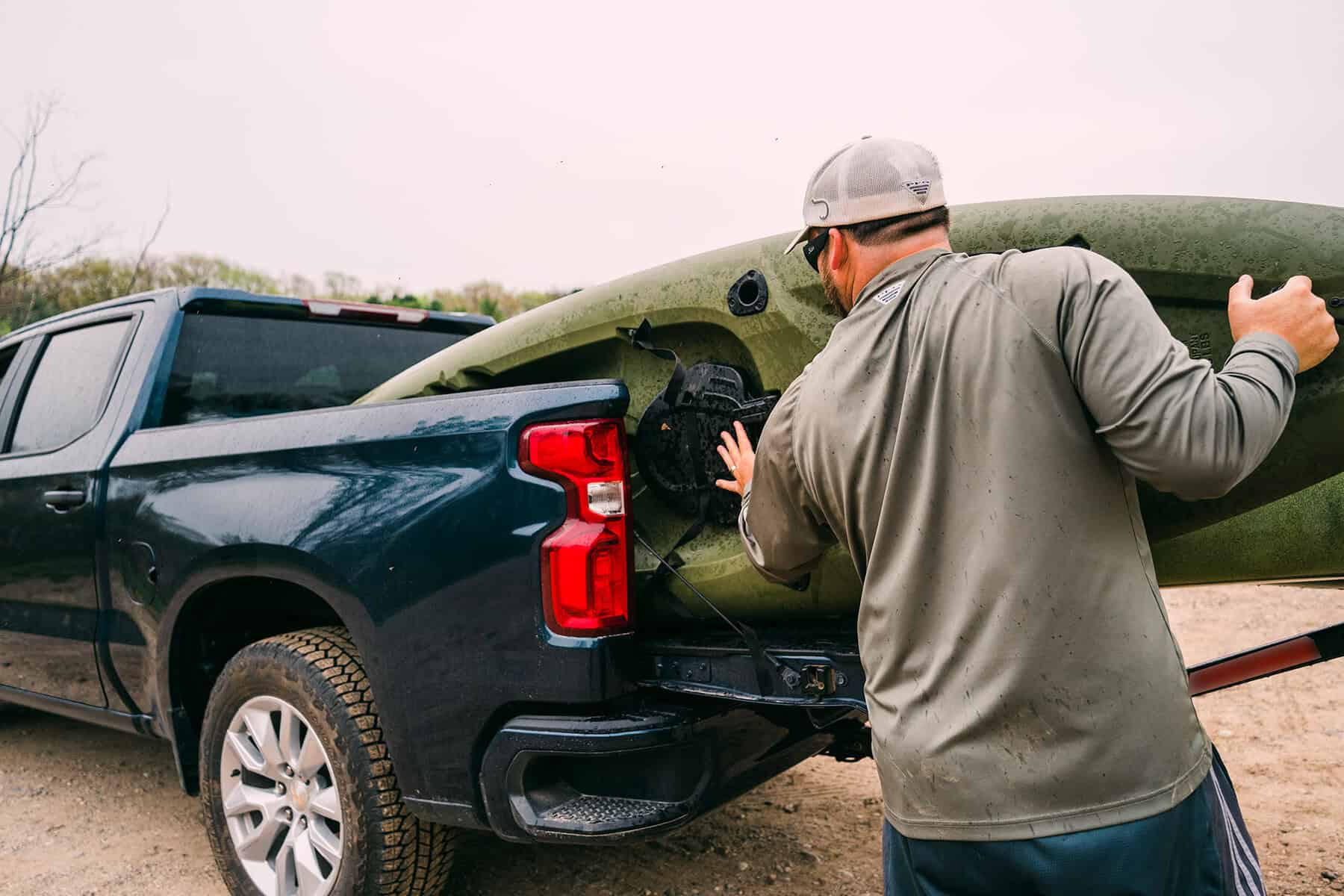 how to haul kayaks in a truck